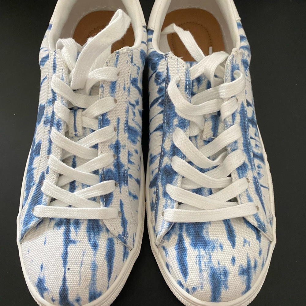 3/$12 - Universal Thread Tie Dye Sneakers NWOT